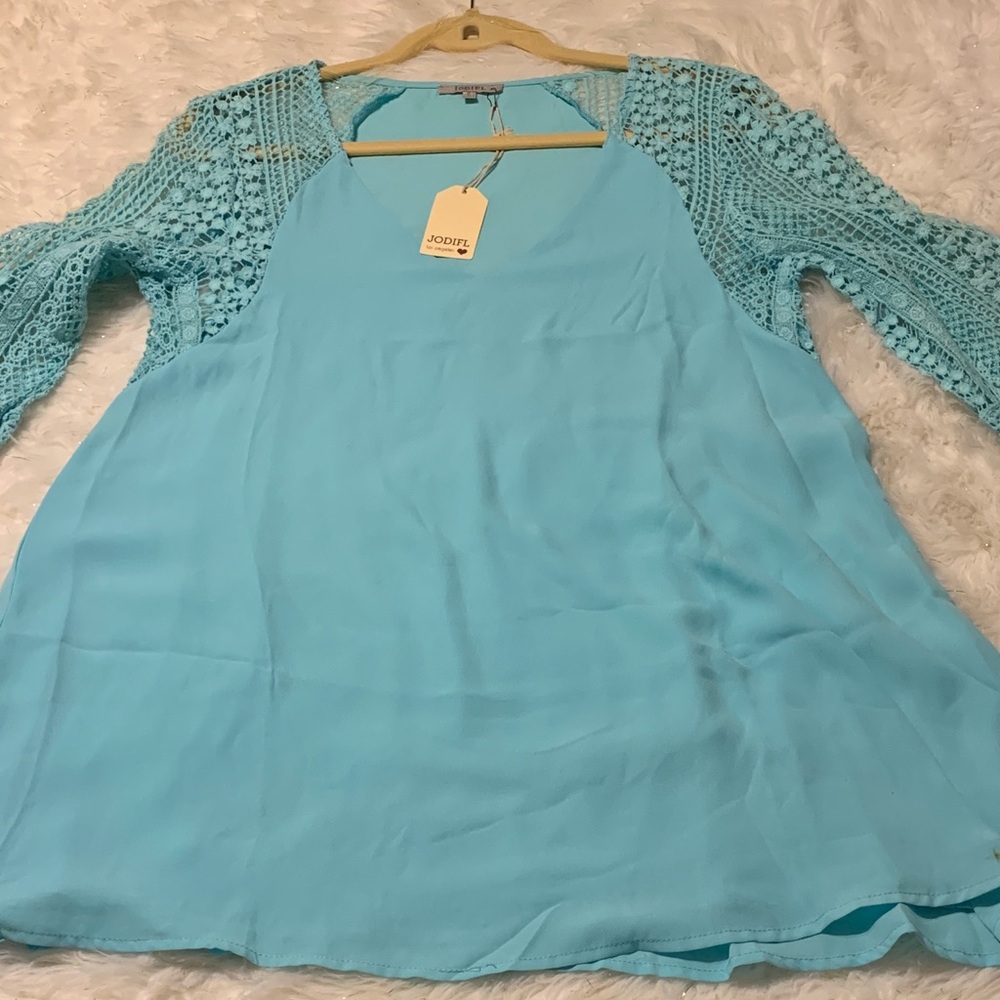 JODIFL Sky Blue Tunic with Crochet Sleeves/Shoulders NWT